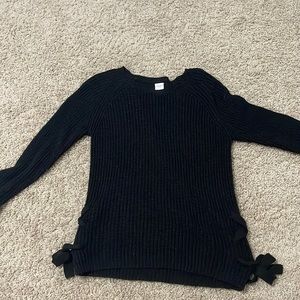 blakc sweater